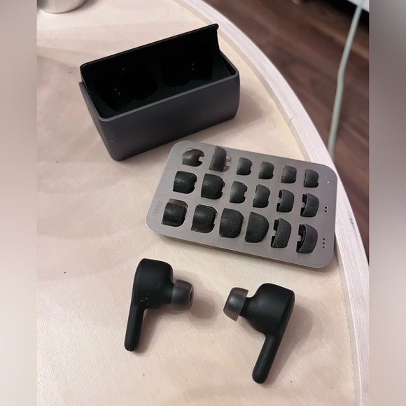 RHA True Connect 2 Bluetooth noise cancelling earbud headphones - Picture 4 of 4